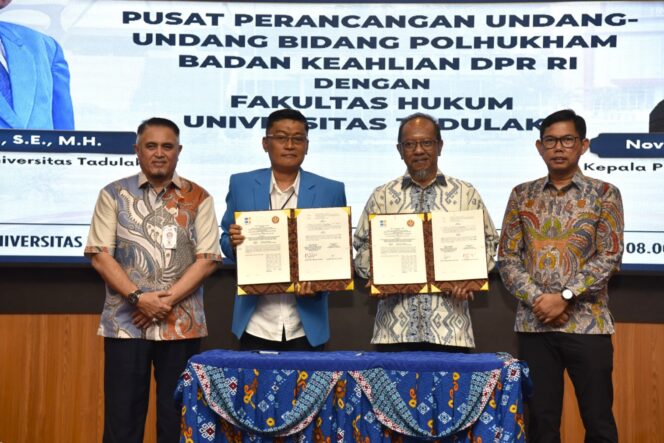 
					Penandatanganan MoA Antara Pusat Perancangan Undang-Undang Bidang Politik, Hukum, dan Hak Asasi Manusia dengan Fakultas Hukum Untad. (Foto: Istimewa)