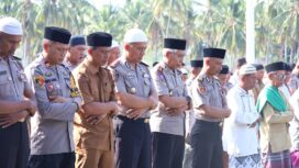 SPN Polda Sulteng dan Warga Labuan Gelar Salat Istisqa. (Foto: Istimewa)
