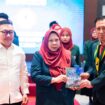 Wakil Gubernur Sulawesi Tengah sekaligus Ketua IDI Wilayah Sulawesi Tengah dr. Reny A. Lamadjido, Sp.PK., M.Kes., bersama Bupati Banggai Ir. H. Amirudin, S.P., M.P., M.M. Melantik Kepengurusan Baru IDI Kabupaten Banggai. (Foto: Istimewa)