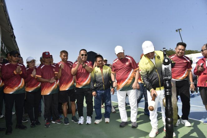 
					Ketua Pelti Nasional Prof. Nurdin Halid Membuka Kegiatan Untad Rektor untad Cup III. (Foto: Istimewa)
