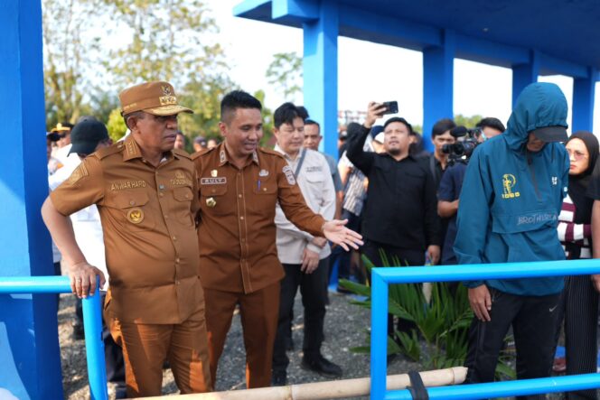
					Gubernur Sulawesi Tengah Dr. Anwar Hafid, M.Si., Meresmikan Pembangunan Groundsill (Ground Seal) Cek Dam Sungai Karaupa, Perbaikan Jalan Inspeksi, Dan Pipanisasi Air Baku Di Desa Lasampi, Kecamatan Bumi Raya, Kabupaten Morowali. (Foto: Istimewa)