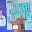 Wakil Gubernur Sulawesi Tengah dr. Reny A. Lamadjido menutup Festival Literasi 2026 bertema “Literasi Bermartabat, Perpustakaan Berdaya: Berani Cerdas untuk Sulawesi Tengah Nambaso”. (Foto: Istimewa)