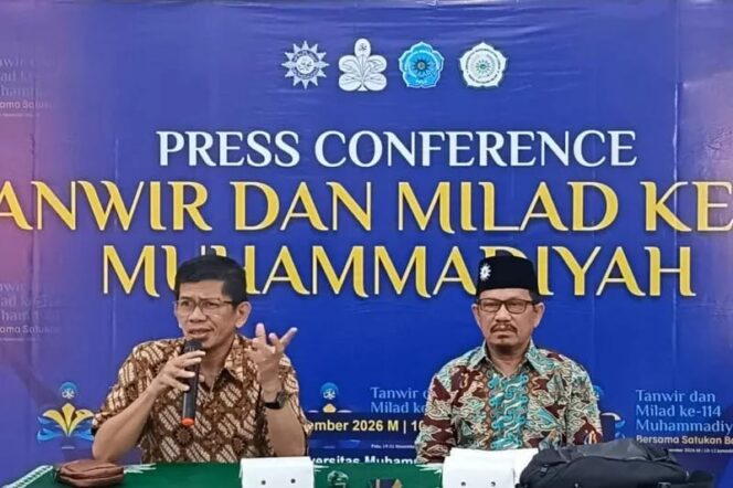 
					Ketua Panitia Tanwir dan Milad ke-114 Muhammadiyah sekaligus Rektor Unismuh Palu, Prof. Rajindra Bersama Ketua Pimpinan Wilayah Muhammadiyah Sulteng, Amin Parakasi. (Foto: Istimewa)