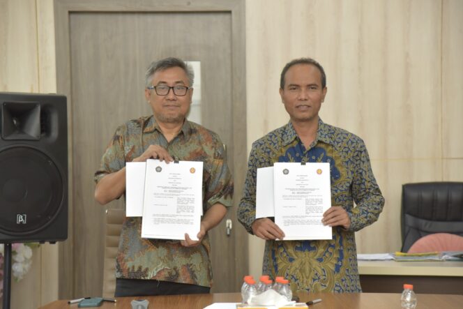 
					Wakil Rektor Bidang Akademik Prof. Dr. Eng. Ir. Andi Rusdin, S.T., M.T., M.Sc., Bersama Wakil Rektor Bidang Akademik UB, Prof. Dr. Ir. Imam Santoso Melakukan Penandatanganan MoU. (Foto: Istimewa)