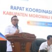 Bupati Morowali Utara Dr. dr. Delis Julkarson Hehi, MARS., membuka Rapat Koordinasi Kesehatan Kabupaten Morowali Utara 2026 di Ruang Pola Kantor Bupati Morowali Utara. (Foto: IStimewa)