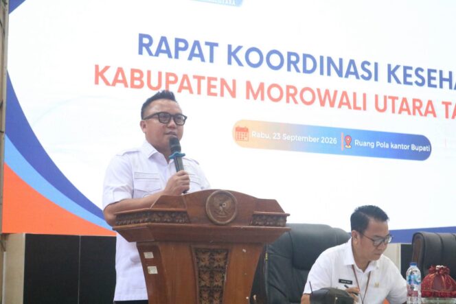 
					Bupati Morowali Utara Dr. dr. Delis Julkarson Hehi, MARS., membuka Rapat Koordinasi Kesehatan Kabupaten Morowali Utara 2026 di Ruang Pola Kantor Bupati Morowali Utara. (Foto: IStimewa)