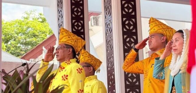 
					Menteri Hukum Republik Indonesia, Supratman Andi Agtas, Yang Bertindak Sebagai Inspektur Upacara Pada Upacara Peringatan Hari Ulang Tahun (HUT) Ke-48 Kota Palu Di Halaman Kantor Wali Kota Palu. (Foto: Istimewa)