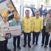 Pemerintah Kota (Pemkot) Palu Mendapat Tambahan Armada Sebanyak 48 Kendaraan Operasional Pengangkut Sampah Diserahkan PT Citra Palu Minerals (CPM) General Manager External Affairs PT CPM Amran Amier kepada Wali Kota Palu Hadianto Rasyid, (Foto: Istimewa)