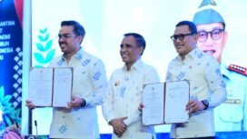Menteri UMKM Maman Abdurrahman, Kepala Badan Karantina Indonesia Abdul Kadir Karding, Bersama Gubernur Sulawesi Tengah (Sulteng) Dr. Anwar Hafid, M.Si.,Menghadiri Kegiatan Deklarasi Perkarantinaan Gerakan 1.000 Pelaku Usaha Ekspor dan Pengusaha UMKM dari Bumi Tadulako Menuju Pasar Global di Best Western Plus Coco Palu. (Foto: Istimewa)