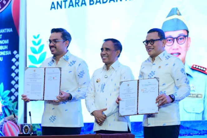 
					Menteri UMKM Maman Abdurrahman, Kepala Badan Karantina Indonesia Abdul Kadir Karding, Bersama Gubernur Sulawesi Tengah (Sulteng) Dr. Anwar Hafid, M.Si.,Menghadiri Kegiatan Deklarasi Perkarantinaan Gerakan 1.000 Pelaku Usaha Ekspor dan Pengusaha UMKM dari Bumi Tadulako Menuju Pasar Global di Best Western Plus Coco Palu.  (Foto: Istimewa)