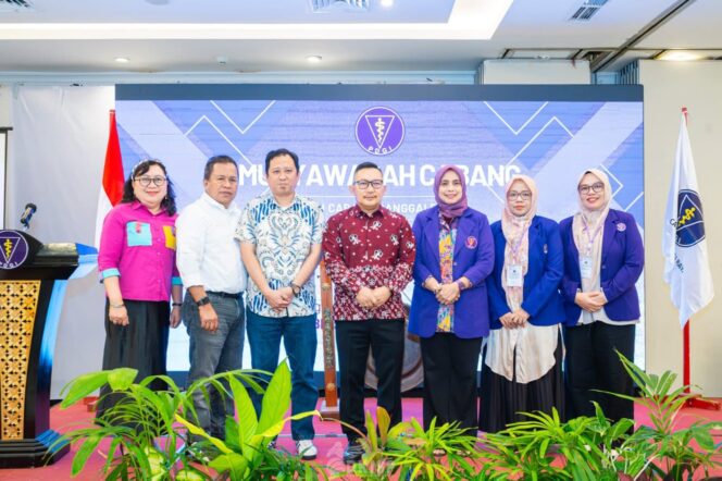 
					Persatuan Dokter Gigi Indonesia (PDGI) Cabang Banggai Raya menggelar Musyawarah Cabang (Muscab) di Pirus Ballroom Hotel Santika. (Foto: Istimewa)