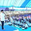 Gubernur Sulawesi Tengah Dr. Anwar Hafid, M.Si., Mengikuti Maulid Akbar Nabi Muhammad SAW 1448 Hijriah Di Lapangan Sepak Bola Desa Marga Kencana, Kecamatan Toili Jaya, Kabupaten Banggai. (Foto: Istimewa)