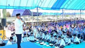 Gubernur Sulawesi Tengah Dr. Anwar Hafid, M.Si., Mengikuti Maulid Akbar Nabi Muhammad SAW 1448 Hijriah Di Lapangan Sepak Bola Desa Marga Kencana, Kecamatan Toili Jaya, Kabupaten Banggai. (Foto: Istimewa)