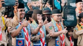 Gubernur Sulawesi Tengah Dr. Anwar Hafid, M.Si., Bersama Bupati Banggai AmirudinMembuka Kegiatan Mengikuti Kemah Prestasi IV tingkat Kwartir Cabang Banggai di Bumi Perkemahan Desa Arga Kencana, Kecamatan Moilong. (Foto: Istimewa)