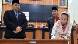 Penandatanganan berita acara persetujuan bersama Ranperda. (Foto: Istimewa)