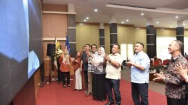 Rektor Universitas Tadulako, Prof. Dr. Ir. Amar, S.T., M.T., IPU., ASEAN Eng., Meluncurkan Aplikasi SI Setia. (Foto: Istimewa)