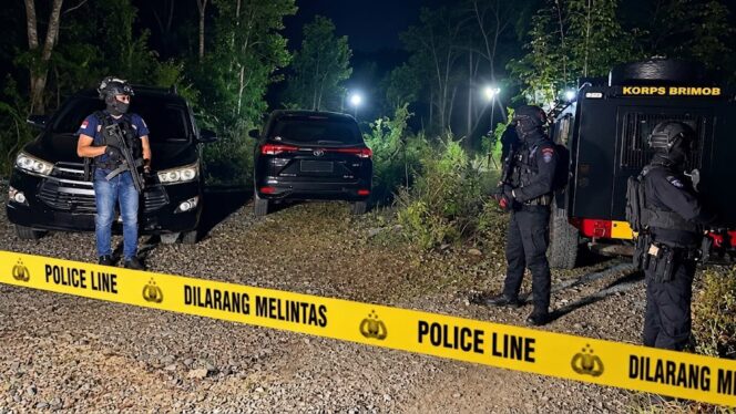 
					Tim Detasemen Khusus (Densus) 88 Antiteror Polri bersama Satuan Brimob Polda Sulawesi Tengah. (Foto: Istimewa)