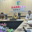Wakil Wali Kota Palu Imelda Liliana Muhidin, S.E., M.A.P., Memimpin Rapat Koordinasi Tim Pengendalian Inflasi Daerah (TPID) Kota Palu di Ruang Rapat Bappeda Kota Palu. (Foto: Istimewa)