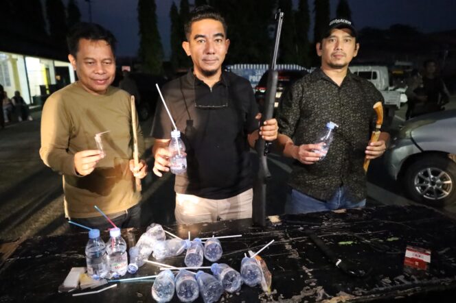 
					Personel Gabungan Menggelar Operasi Sarang Narkoba di Kelurahan Tavanjuka, Kecamatan Tatanga, Kota Palu. (Foto: Istimewa)