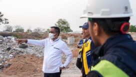 Gubernur Sulawesi Tengah (Sulteng), Dr. Anwar Hafid, M.Si., meninjau pembangunan fasilitas Taman Hutan Kota di kawasan Talise, Kecamatan Mantikulore, Kota Palu, (Foto: Istimewa)