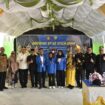 Rektor Untad, Prof. Dr. Ir. Amar, S.T., M.T., IPU, ASEAN Eng.,Bersama Bupati Buol, Risharyudi Triwibowo, M.M., Berfoto Bersama Mahasiswa RPL. (Foto: Istimewa)