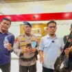 Direktur Reserse Narkoba Polda Sulteng, Kombes Pol Pribadi Sembiring, Menyita Barang Bukti Di Kelurahan Kayumalue Kota Palu. (Foto: Istimewa)