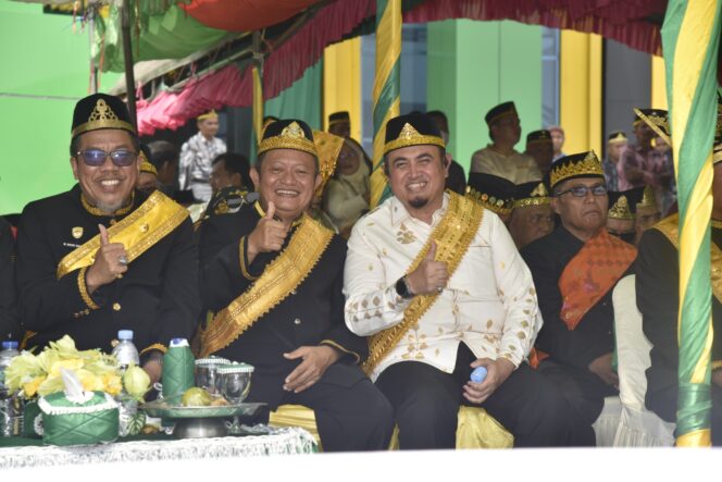 
					Rektor Universitas Tadulako, Prof. Dr. Ir. Amar, S.T., M.T., IPU, ASEAN Eng., Bersama Sivitas Akademika Untad Menghadiri Upacara Peringatan Hari Ulang Tahun (HUT) ke-27 Kabupaten Buol. (Foto: Istimewa)