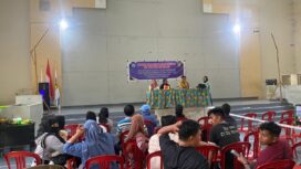 Tim dosen Program Studi Pendidikan Jasmani, Kesehatan, dan Rekreasi (PJKR), Fakultas Keguruan dan Ilmu Pendidikan (FKIP) Universitas Tadulako (Untad), mengenalkan olahraga pickleball kepada guru-guru sekolah dasar melalui kegiatan pengabdian kepada masyarakat di SDN Madani Palu. (Foto: Istimewa)