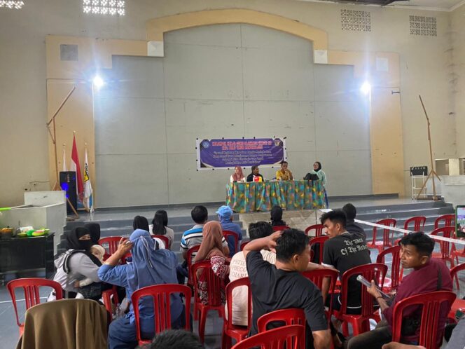 
					Tim dosen Program Studi Pendidikan Jasmani, Kesehatan, dan Rekreasi (PJKR), Fakultas Keguruan dan Ilmu Pendidikan (FKIP) Universitas Tadulako (Untad), mengenalkan olahraga pickleball kepada guru-guru sekolah dasar melalui kegiatan pengabdian kepada masyarakat di SDN Madani Palu. (Foto: Istimewa)