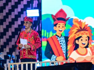 Gubernur Sulawesi Tengah, Dr. H. Anwar Hafid, M.Si., resmi membuka Festival Danau Poso 2026 bertema The Power of Culture di Anjungan Danau Poso, Tentena, Kabupaten Poso. (Foto: Istimewa)