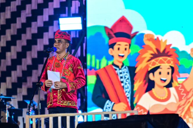 
					Gubernur Sulawesi Tengah, Dr. H. Anwar Hafid, M.Si., resmi membuka Festival Danau Poso 2026 bertema The Power of Culture di Anjungan Danau Poso, Tentena, Kabupaten Poso. (Foto: Istimewa)