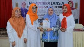 Wakil Gubernur Sulawesi Tengah, dr. Reny A. Lamadjido, Sp.PK., M.Kes., Menghadiri Kegiatan Pesantren Lansia Menuju Husnul Khatimah bertema “Memperkuat Iman, Memperbanyak Amal, Menjemput Akhirat dengan Hati yang Tenang”. (Foto: Istimewa)