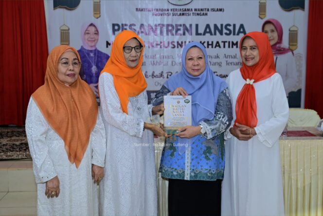 
					Wakil Gubernur Sulawesi Tengah, dr. Reny A. Lamadjido, Sp.PK., M.Kes., Menghadiri Kegiatan Pesantren Lansia Menuju Husnul Khatimah bertema “Memperkuat Iman, Memperbanyak Amal, Menjemput Akhirat dengan Hati yang Tenang”. (Foto: Istimewa)