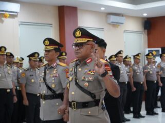 Kapolda Sulawesi Tengah Irjen Pol. Rizal Irawan Memimpin Upacara Serah Terima Jabatan (sertijab) Wakapolda Sulteng dan Kapolres Parigi Moutong (Parimo) di Aula Rupatama Polda Sulteng. (Foto: Istimewa)